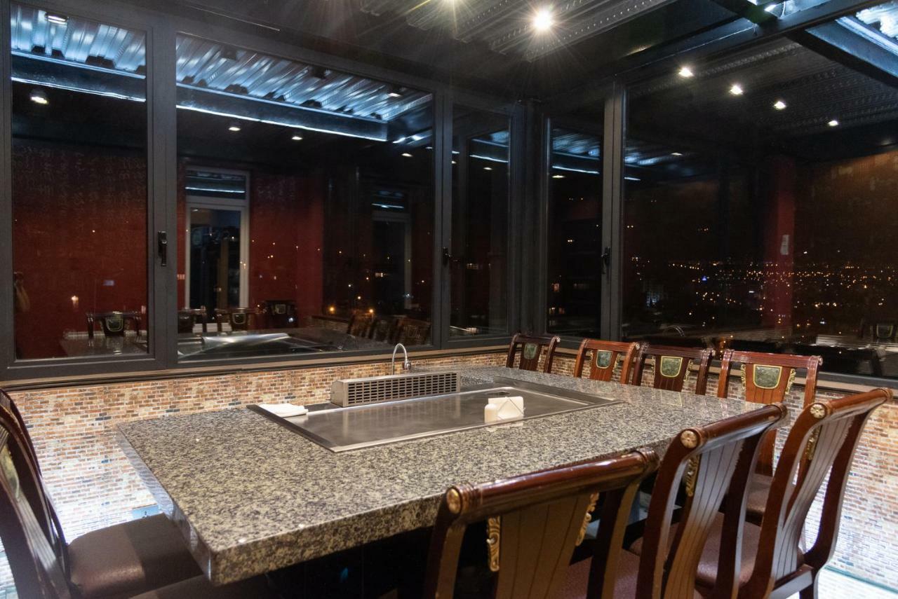 Top Boutique Hotel（首席精品酒店） Tbilisi Ngoại thất bức ảnh